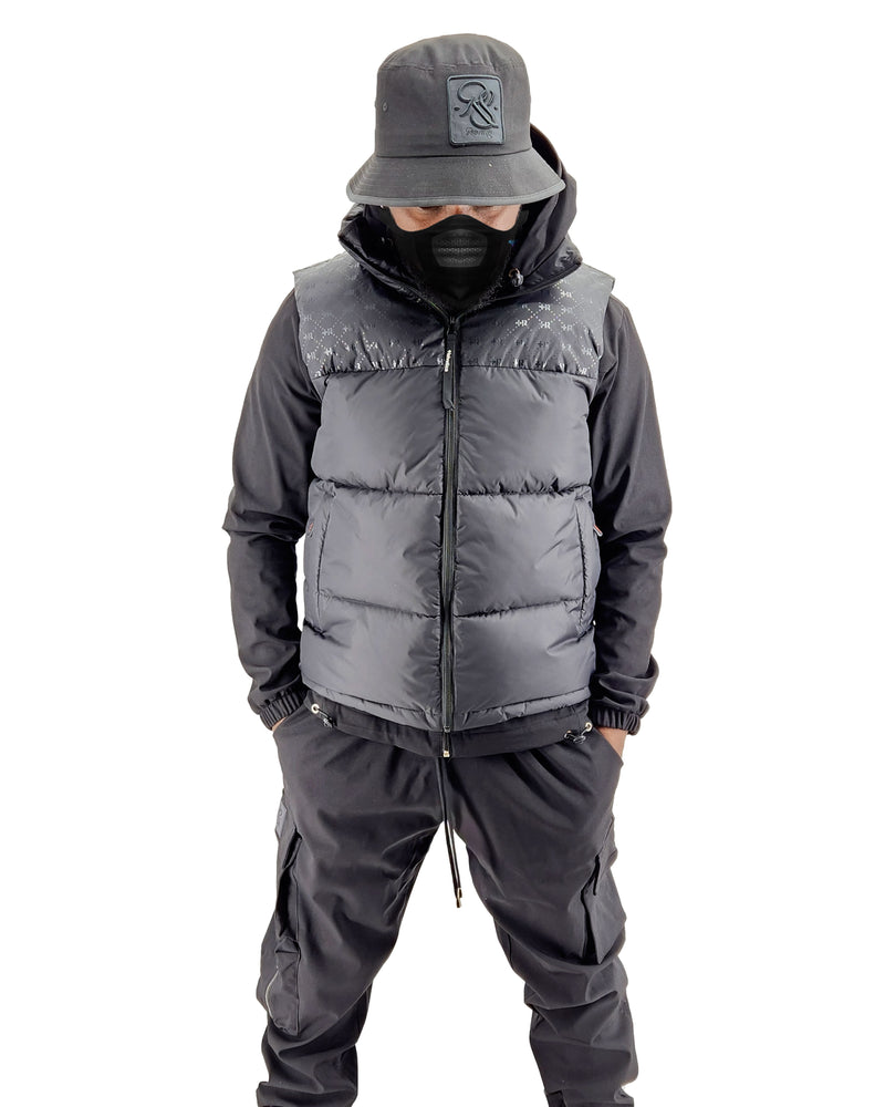 REDFILLS X HELVETICA PATTERN BLACK SLEEVELESS PUFFY JACKET